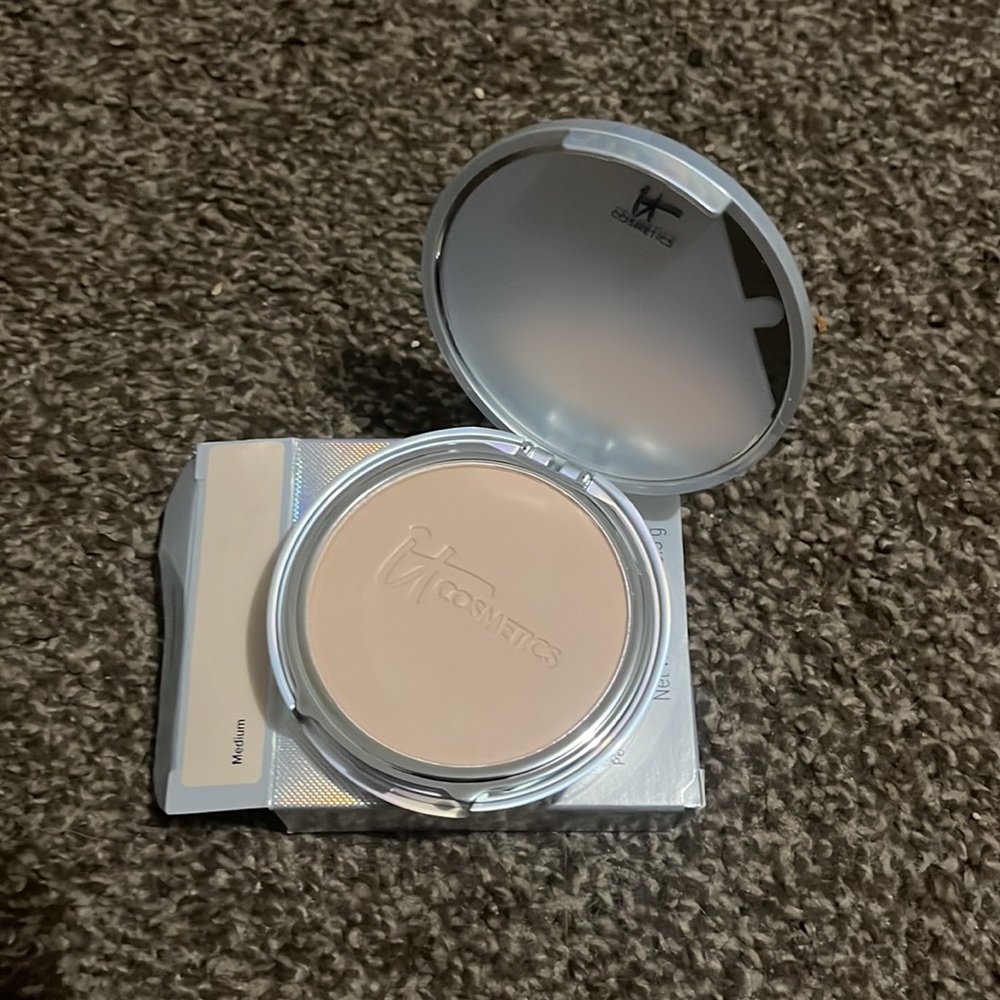 IT Cosmetics cc+ powder brand new